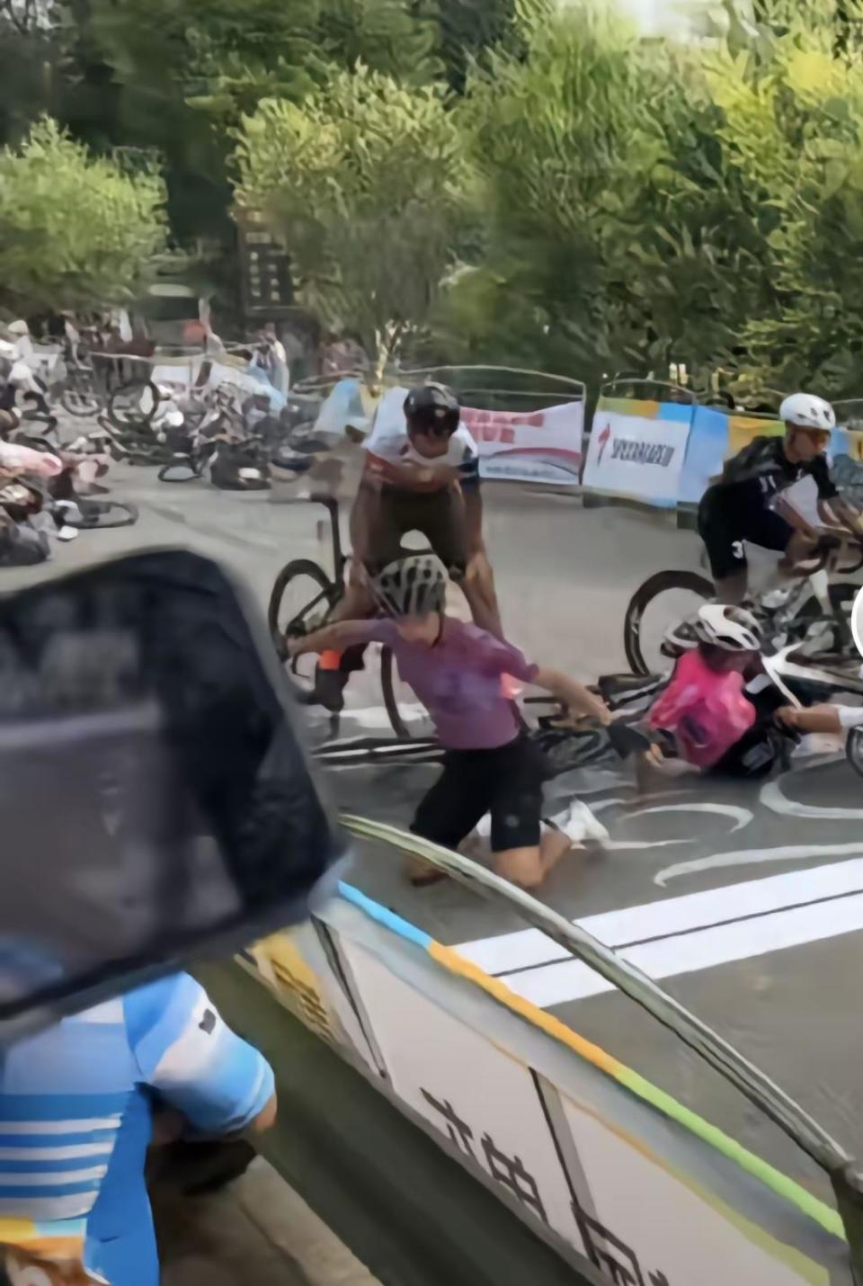 路边工作人, 注意安全, IlN