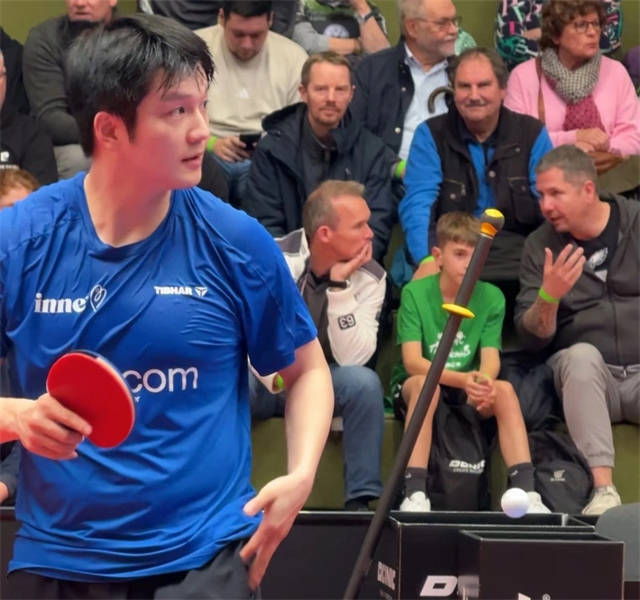 看上去他更 看上去他更