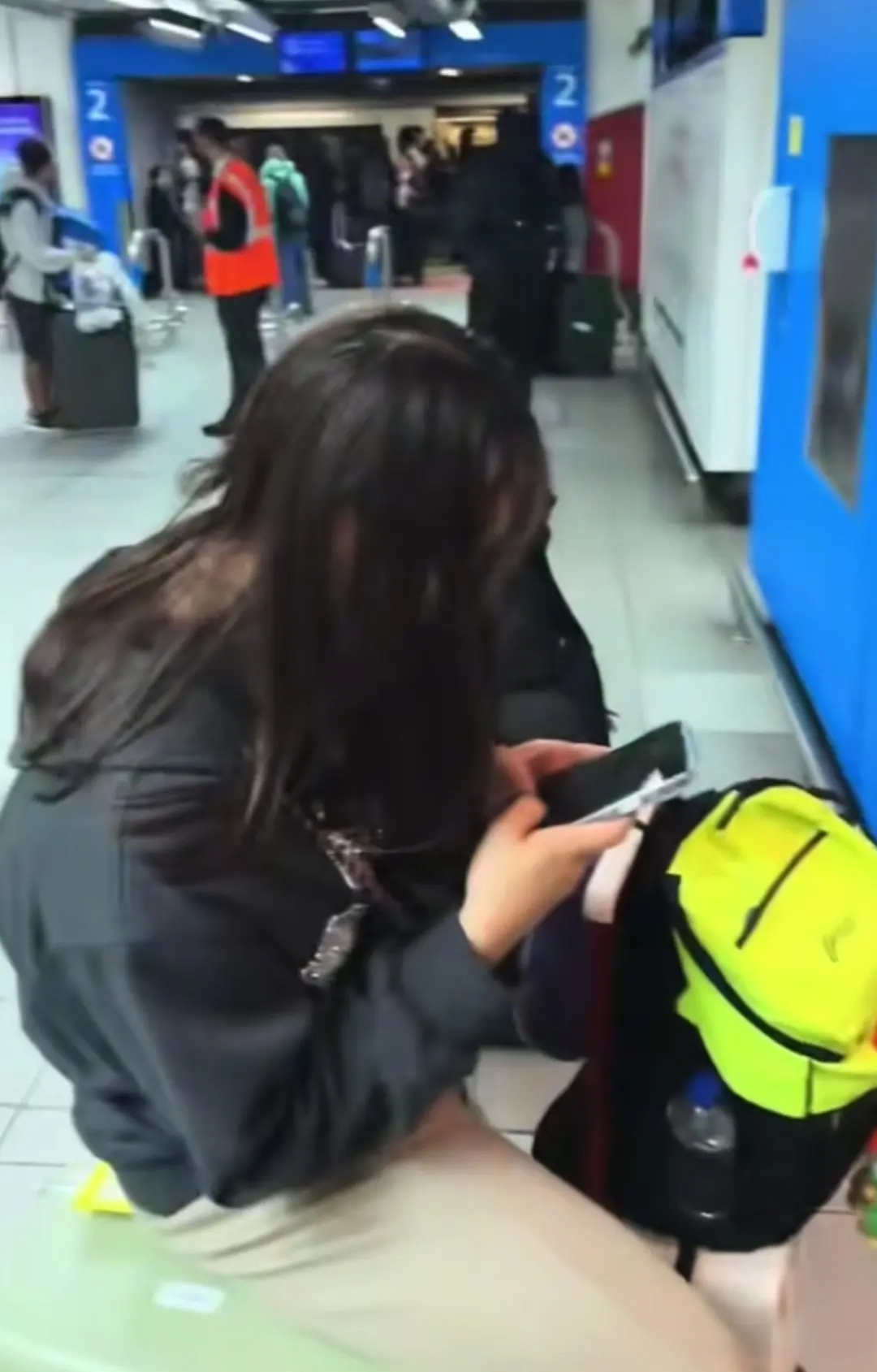 看到他在生, 看到是徐辉, AA