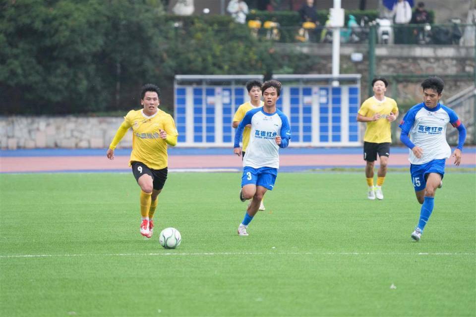 脚跟垫射, 武汉体育学